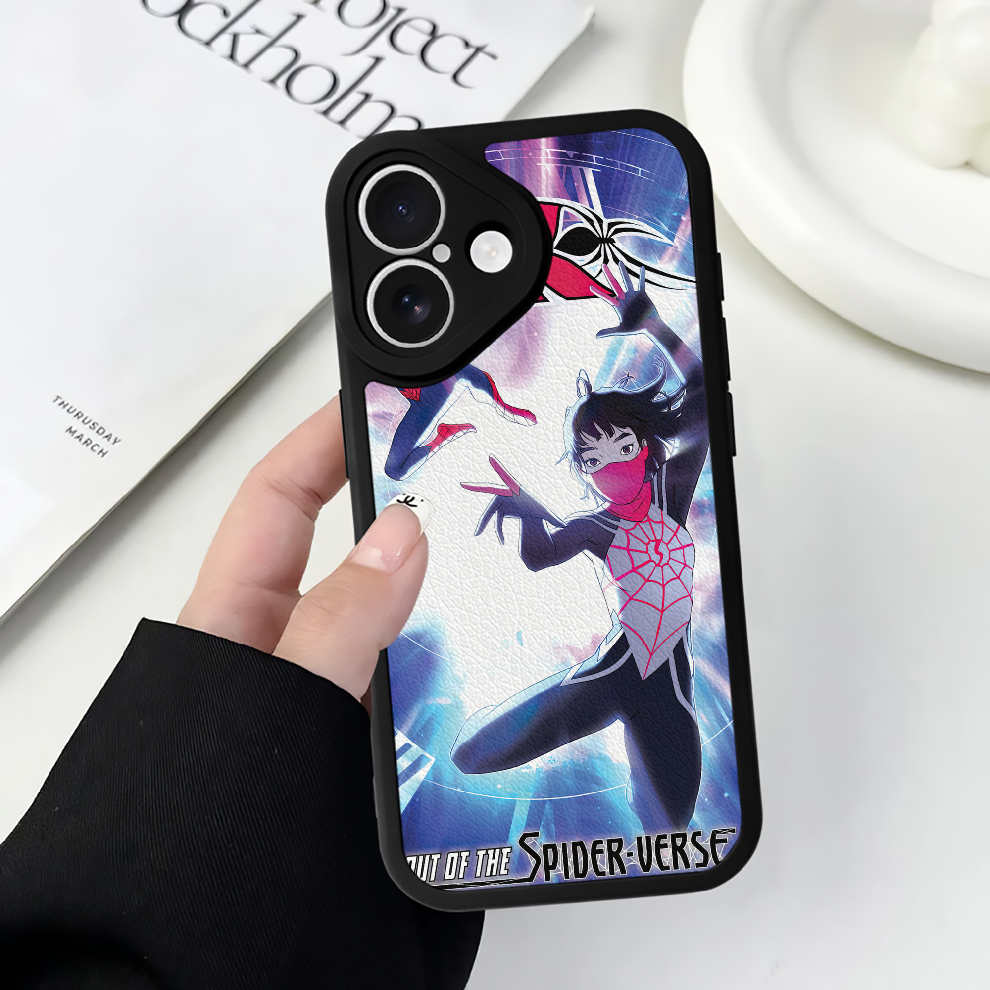 Spider Man スパイダーマン 【iPhone 16シリーズ対応】シリコンスマホケース（レザー調） 材質：シリコン